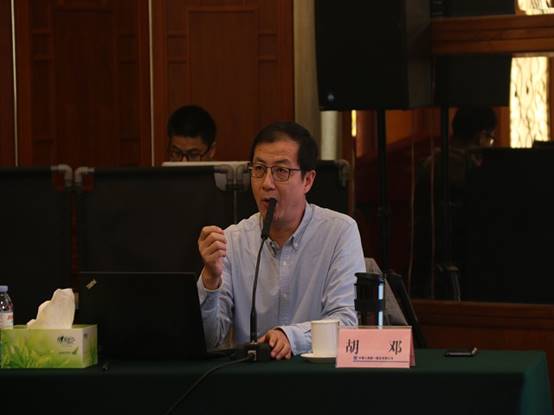 中國人民大學(xué)心理健康教育與咨詢中心主任、副教授胡鄧
